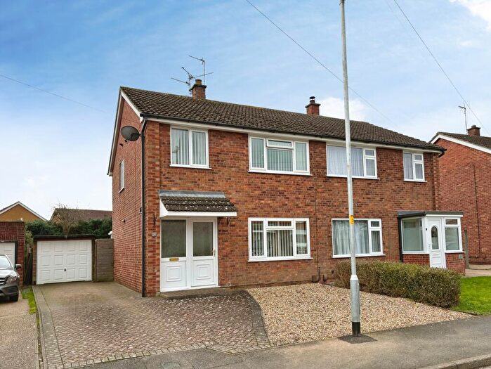 3 Bedroom Semi Detached House For Sale In Monsal Dale, North Hykeham, LN6