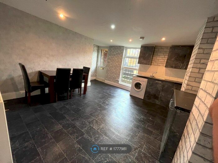 2 Bedroom Terraced House To Rent In Colwyn Road, Leeds, LS11