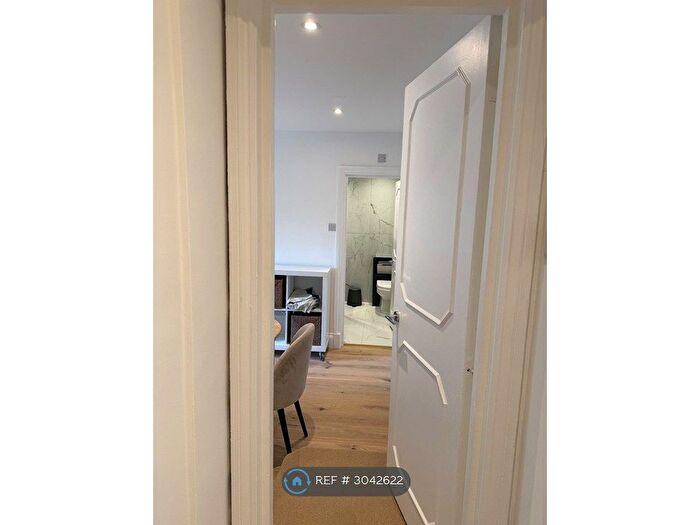 2 Bedroom Flat To Rent In Chepstow Road, London, W2