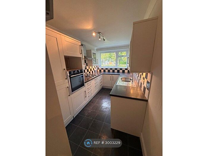 3 Bedroom Flat To Rent In Merchiston Gardens, Edinburgh, EH10