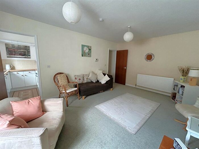 1 Bedroom Apartment For Sale In Chardsmead Court, Bridport, Dorset, DT6