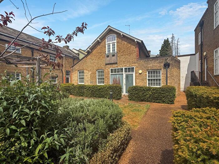2 Bedroom Detached House For Sale In Baker Court, Braintree, CM7