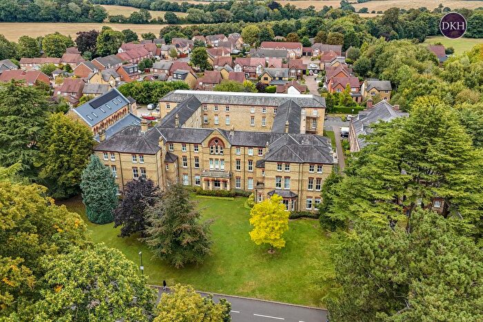2 Bedroom Flat For Sale In Leavesden Court, Mallard Road, Abbots Langley, WD5