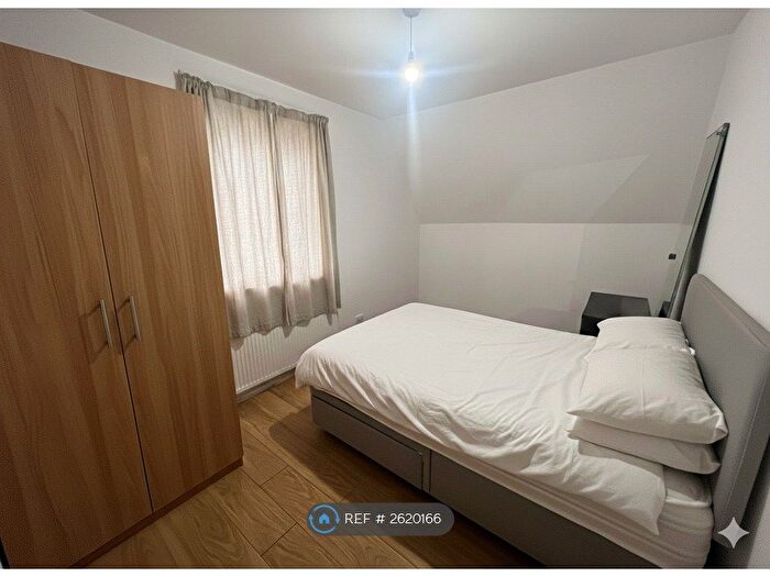 2 Bedroom Flat To Rent In Eglinton Hill, London, SE18