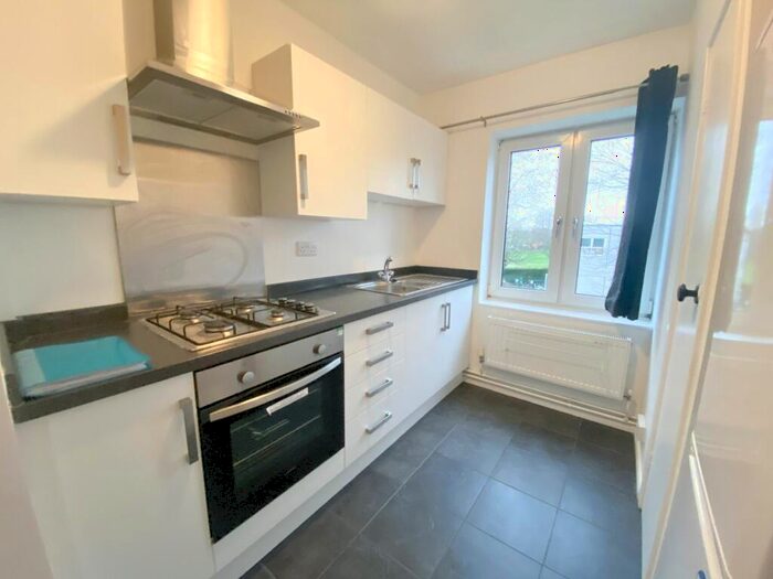 2 Bedroom Apartment To Rent In Gosbrook Road, Caversham, RG4