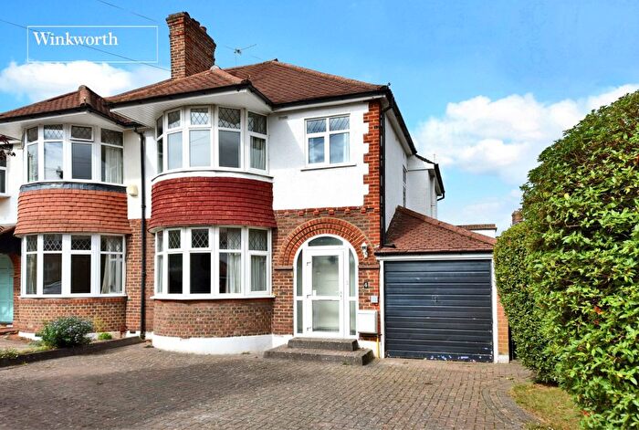 3 Bedroom Semi-Detached House For Sale In Leyfield, Worcester Park, KT4