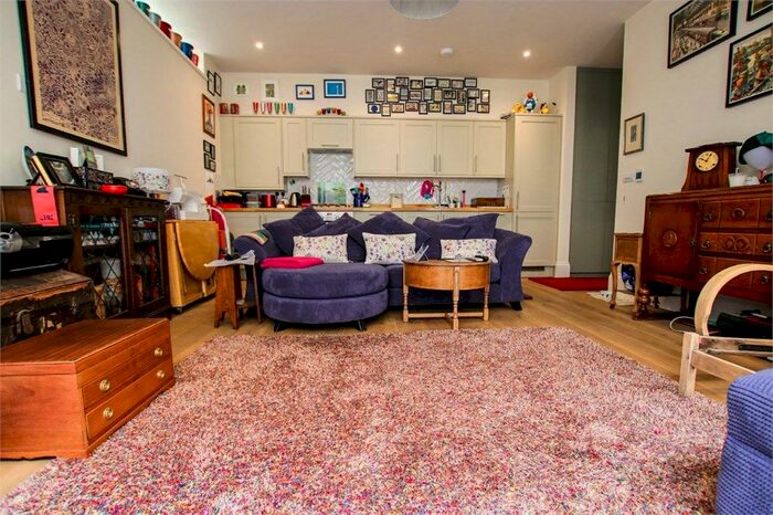 1 Bedroom Flat To Rent In - Belmont Road, Wallington, SM6