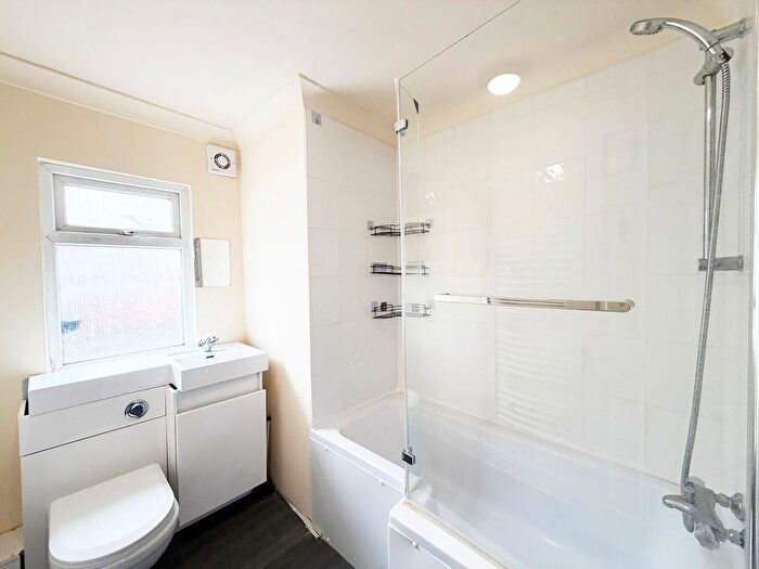 1 Bedroom Flat To Rent In Ladbroke Road, Redhill, RH1