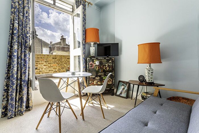 2 Bedroom Flat To Rent In St. Charles Square, London, W10