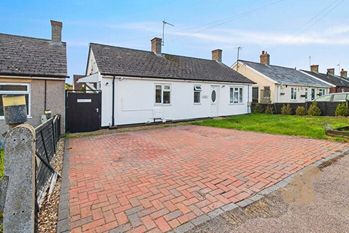 3 Bedroom Detached Bungalow For Sale In Hillside, Stowmarket, IP14