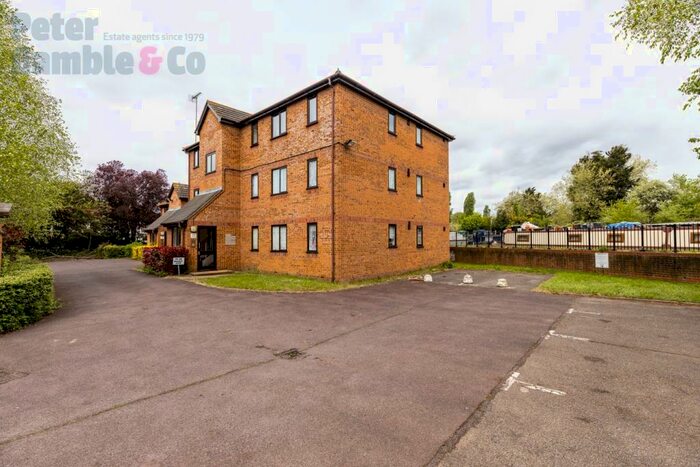 Studio To Rent In Brindley Close, Wembley, HA0