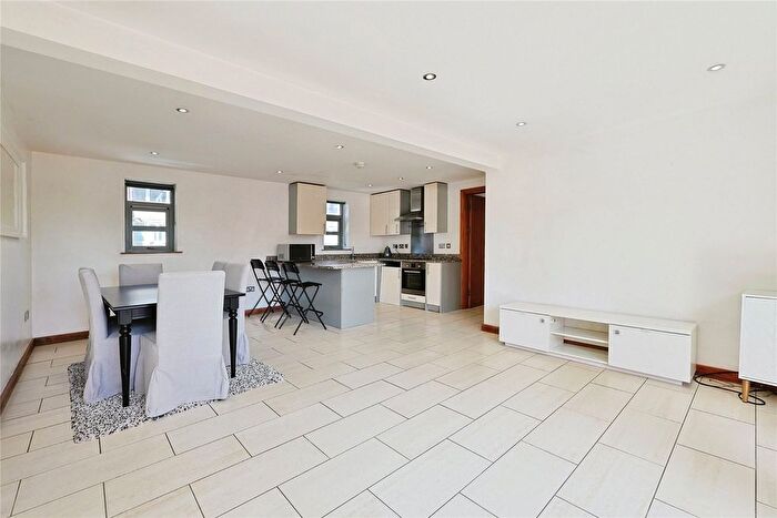 2 Bedroom Flat To Rent In North Road, Brentford, TW8
