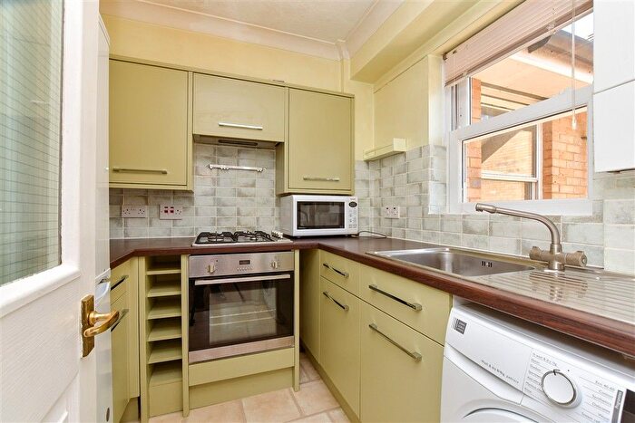 1 Bedroom Studio For Sale In Devonshire Avenue, Sutton, Surrey, SM2