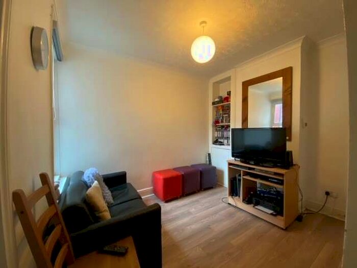 3 Bedroom Terraced House To Rent In Southsea, PO5