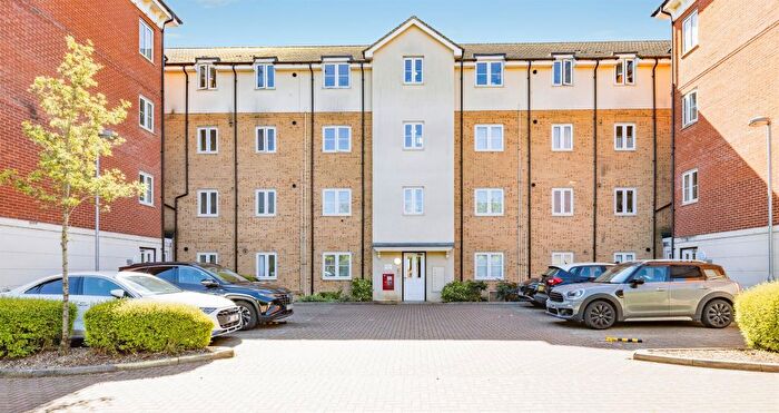 2 Bedroom Flat For Sale In Baxter Road, Watford, WD24