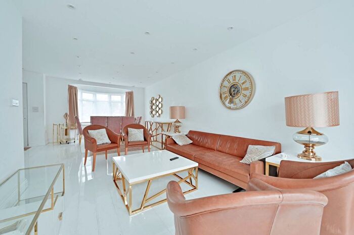 3 Bedroom Semi-detached House For Sale In Whitton Avenue West, Harrow, Greenford, UB6