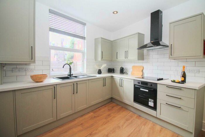 4 Bedroom End Of Terrace House To Rent In Bankfield Terrace, Burley, Leeds, LS4