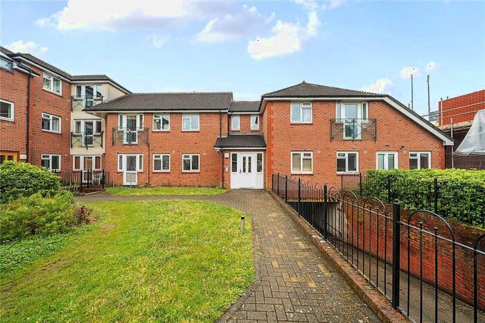 1 Bedroom Apartment To Rent In Botley Road, Park Gate, Southampton, Hampshire, SO31