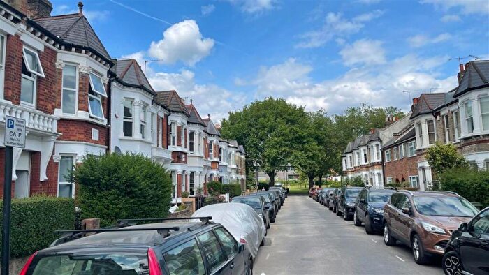 3 Bedroom Flat To Rent In Agamemnon Road, West Hampstead, NW6