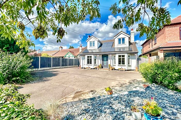 4 Bedroom Detached House For Sale In Dalys Road, Rochford, SS4