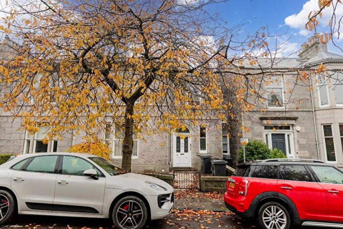 2 Bedroom Flat To Rent In Hamilton Place, Aberdeen, AB15