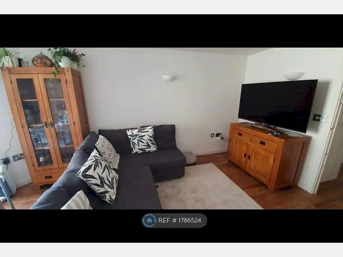 2 Bedroom Flat To Rent In Giverny House, London, SE16