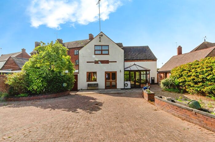 4 Bedroom Semi-detached House For Sale In Lichfield Road, Cannock, WS11