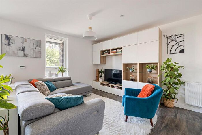 2 Bedroom Apartment For Sale In Clarkson Crescent, Walthamstow, E17