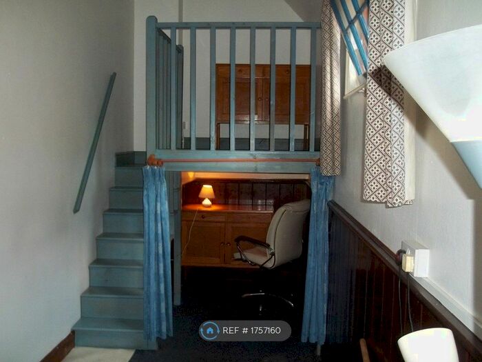 2 Bedroom Semi-Detached House To Rent In Hythe Hill, Colchester, CO1