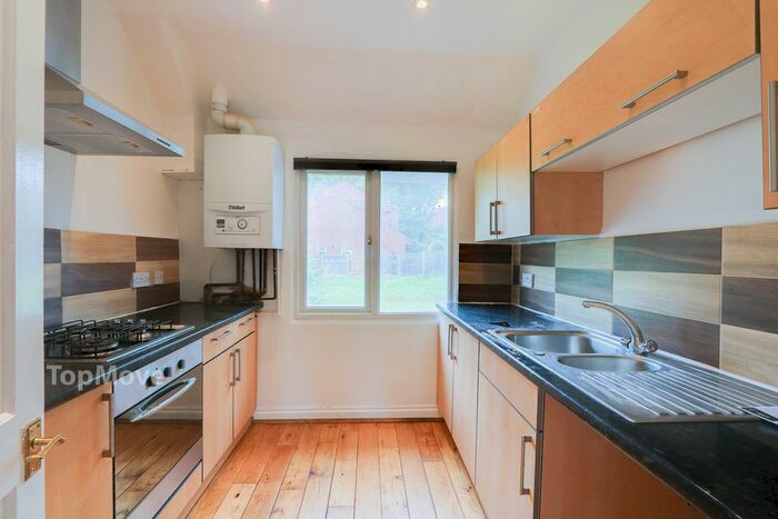 2 Bedroom Flat To Rent In Brighton Road, Coulsdon, CR5