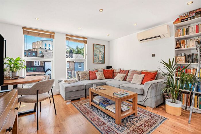 2 Bedroom Flat For Sale In Cambridge Road, Kingston Upon Thames, KT1