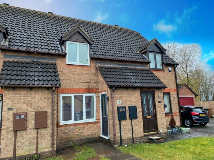 2 Bedroom Town House To Rent In Mendip Court, Oakwood, Derby, DE21