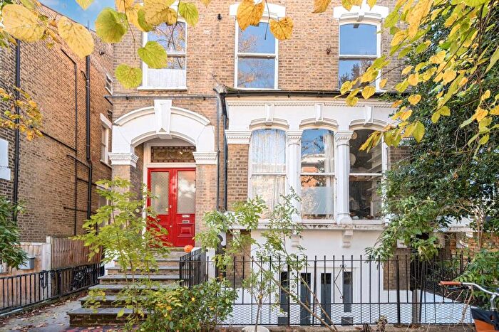 3 Bedroom Flat To Rent In Queens Drive, Finsbury Park, London, N4