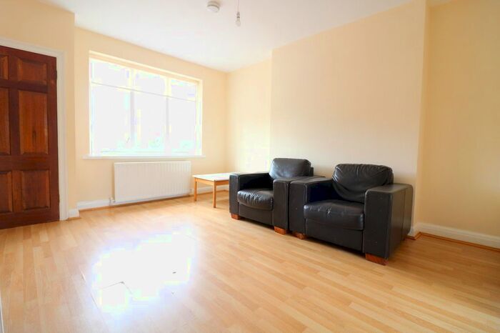 4 Bedroom Flat To Rent In Old Oak Common Lane, London, W3