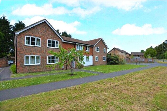 1 Bedroom Flat To Rent In Houlton Court, Bagshot, GU19