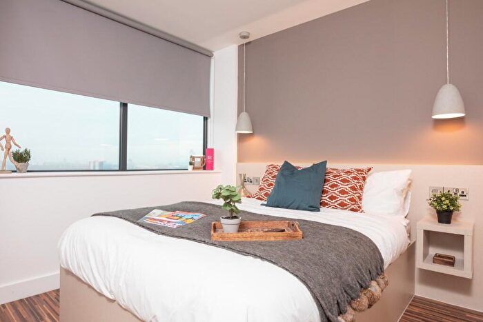 3 Bedroom Flat To Rent In Westpoint, Chester Road, M16