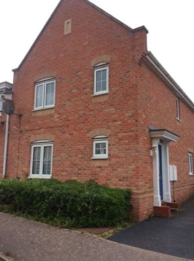 3 Bedroom Flat To Rent In Penrhyn Close, Corby, NN18