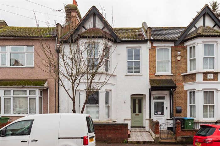 1 Bedroom Flat For Sale In Pendlestone Road, Walthamstow, E17