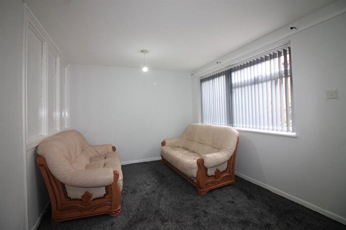 3 Bedroom House To Rent In St Johns Close, Hyde Park, Leeds, LS6