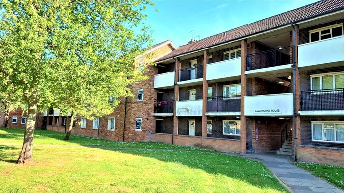 2 Bedroom Flat To Rent In Croyde Avenue, Hayes, Greater London C, UB3