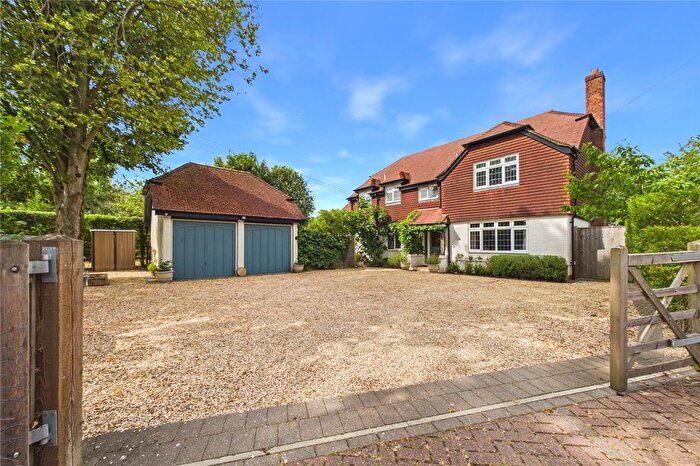 4 Bedroom Detached House For Sale In Lees Hill, South Warnborough, Hook, Hampshire, RG29