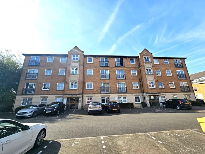 1 Bedroom Flat To Rent In Lion Court, Southbridge, Northampton, NN4