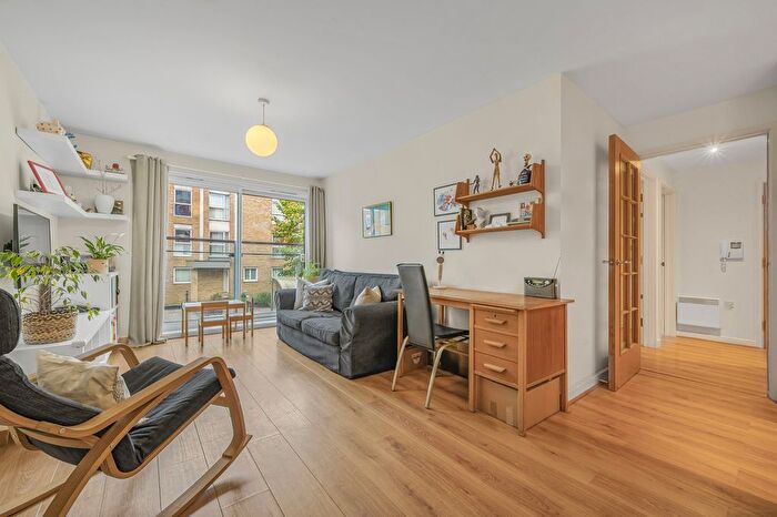 2 Bedroom Flat For Sale In Mercia Court, Highwood Close, London, SE22
