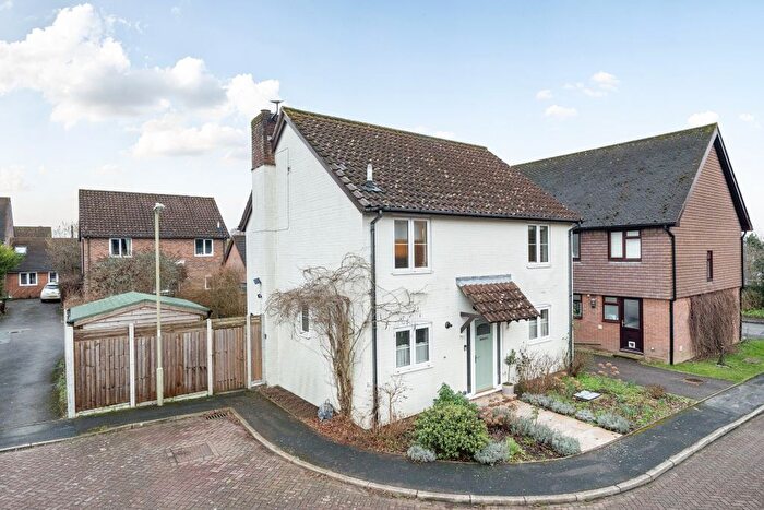 3 Bedroom Detached House For Sale In Spruce Close, Winchester, SO21