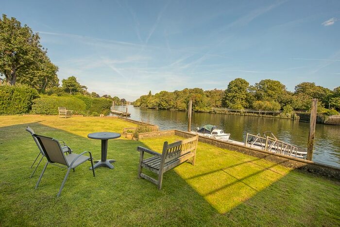 3 Bedroom Flat To Rent In Twickenham Road, Teddington, TW11