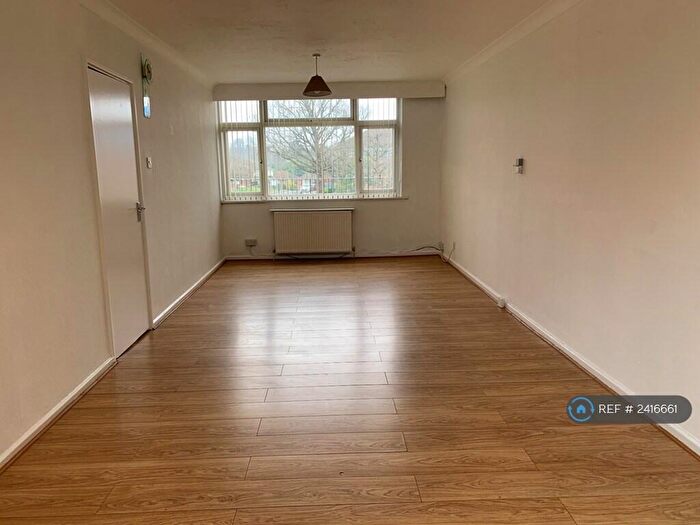 2 Bedroom Maisonette To Rent In Chenies Parade, Amersham, HP7