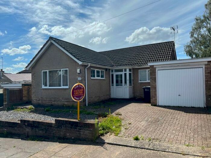 3 Bedroom Detached Bungalow For Sale In Rushmere Crescent, Rushmere, Northampton, NN1