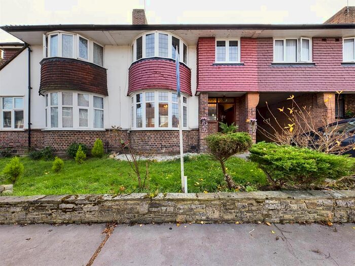 4 Bedroom Property To Rent In Court Drive, Beddington, Croydon CR0