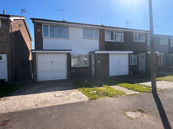 3 Bedroom End Of Terrace House To Rent In Broomfield Green, Canvey Island, Essex, SS8