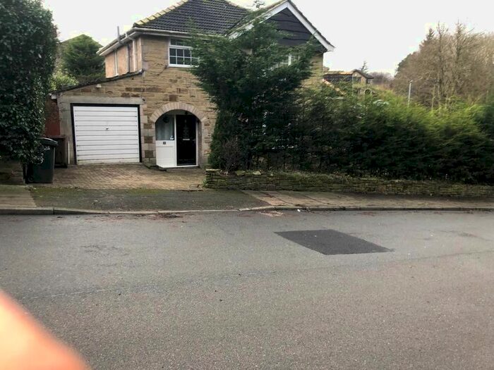 3 Bedroom Detached House To Rent In Shay Lane, Bradford, West Yorkshire, BD9